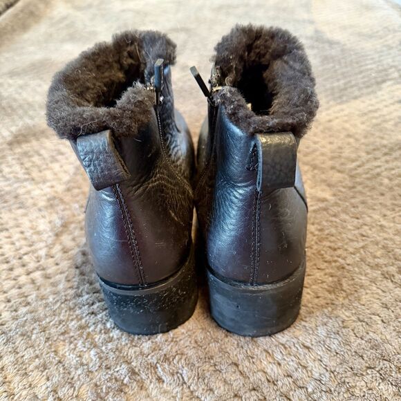 UGG Brooklyn Women's Black Leather Sheepskin Lined Boots Size 8 - Picture 3 of 8